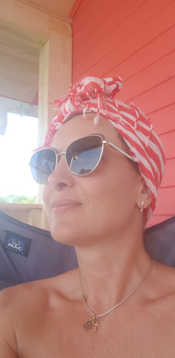 Куда лучше просто посидеть на веранде😄