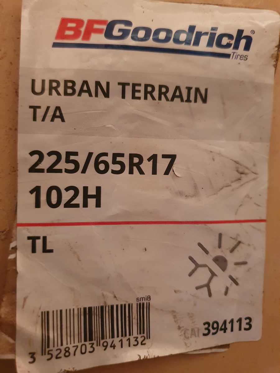 Наклейка на шинах для передней оси автомобиля