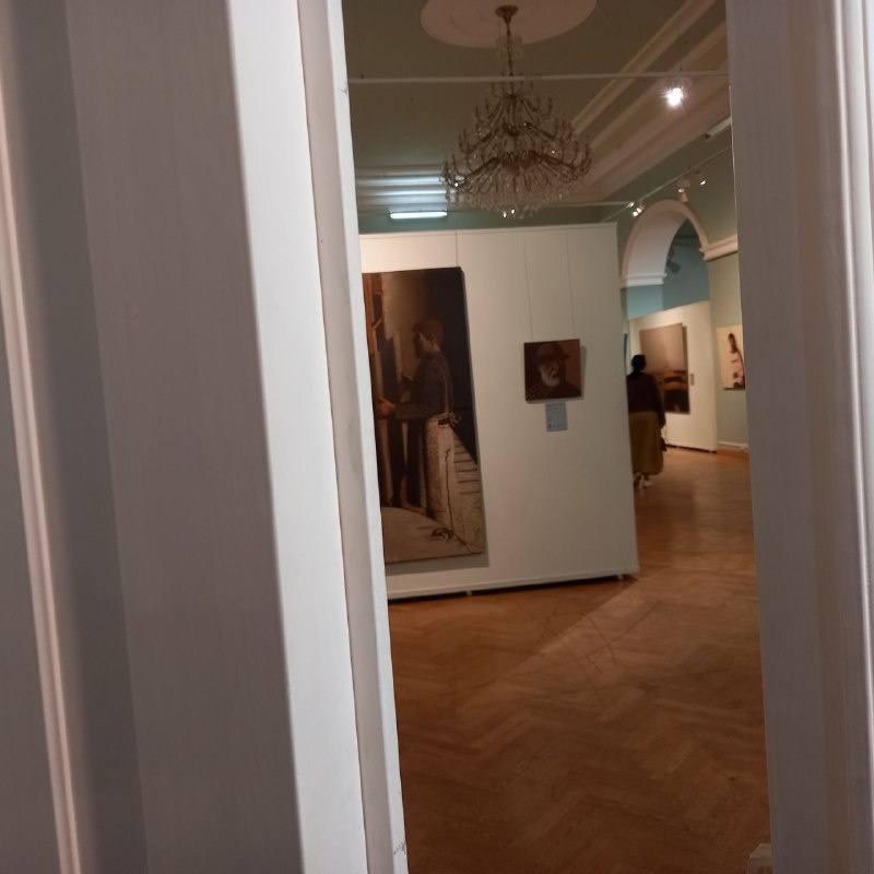 Две выставки. «Книга художника» и в проеме двери открывается экспозиция работ Ивана.