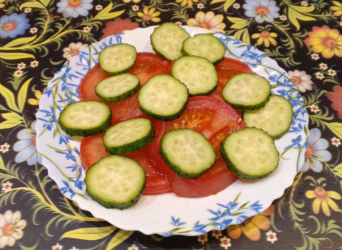 Помидор и огурец