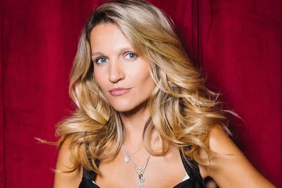     Женя Малахова показала романтические фото с празднования 35-летия мужа