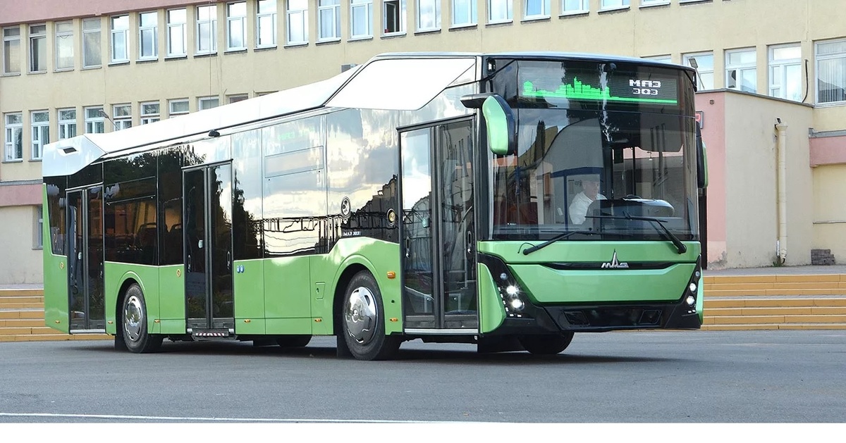 МАЗ-303047