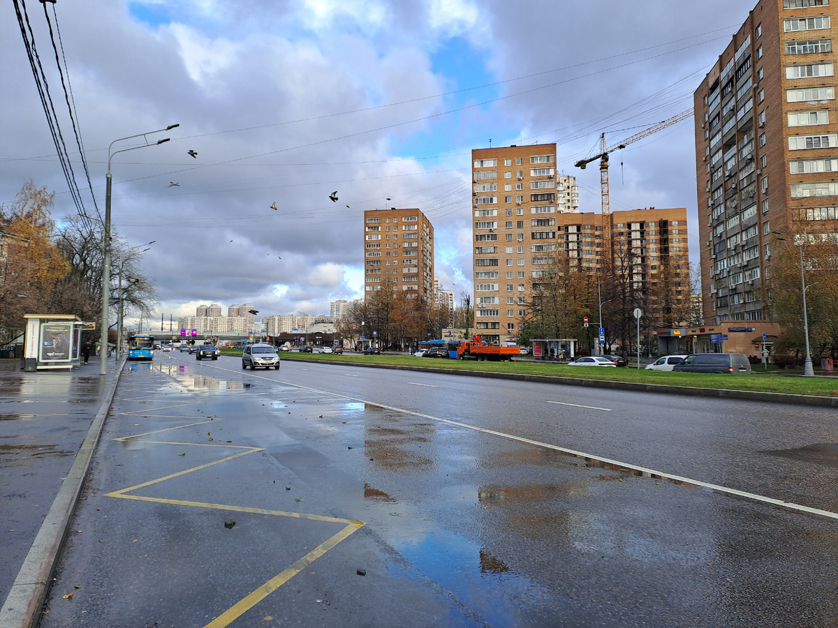 Небо красивое даже с такими тёмными тучами.
