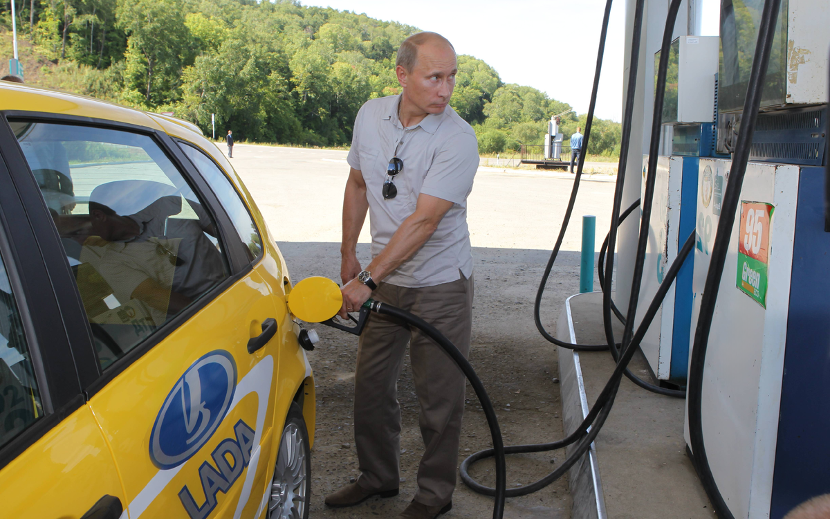 Бензин в Петербурге дорожает быстрее инфляции: почему топливо дорожает быстрее, чем растут зарплаты и что нас ждет дальше?