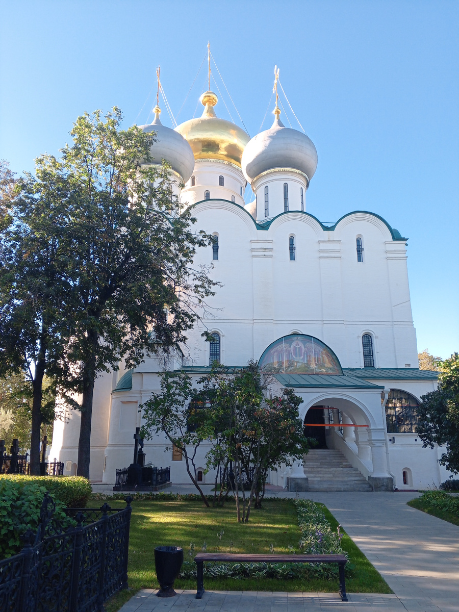 Новодевичий монастырь в Москве. Фото автора. 22 сентября 2024 года