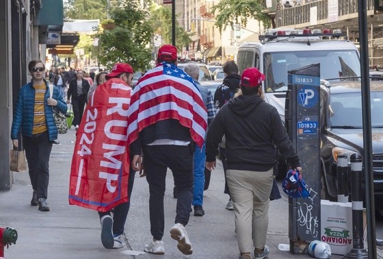    Сторонники кандидата в президенты от республиканской партии, бывшего президента США Дональда Трампа