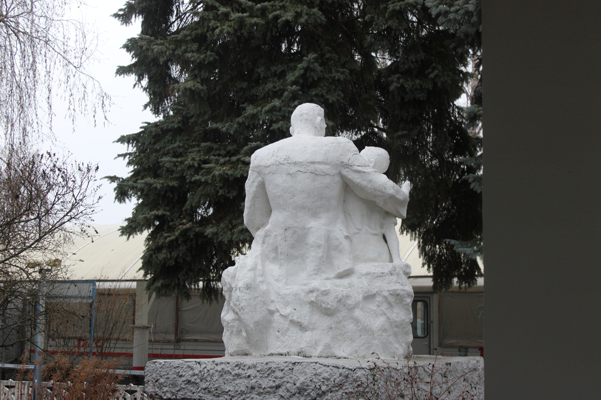 Памятник Горькому на территории детской железной дороги. Источник: фото автора