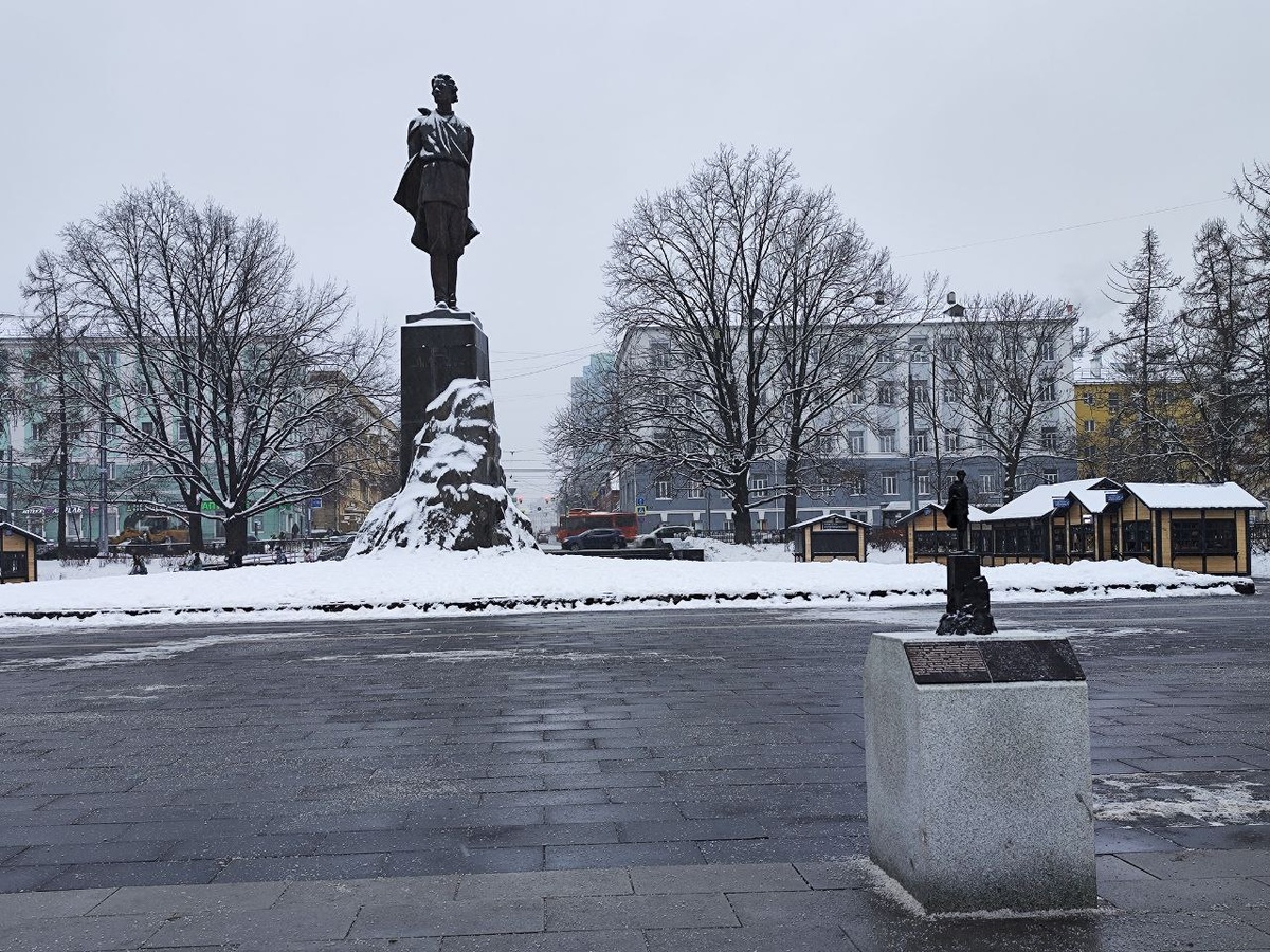Памятник Горькому на одноименной площади. Источник: фото автора