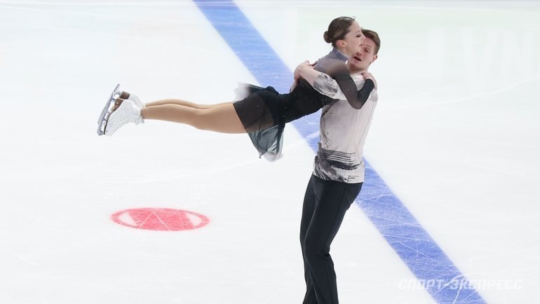    Александра Бойкова и Дмитрий Козловский.Дарья Исаева