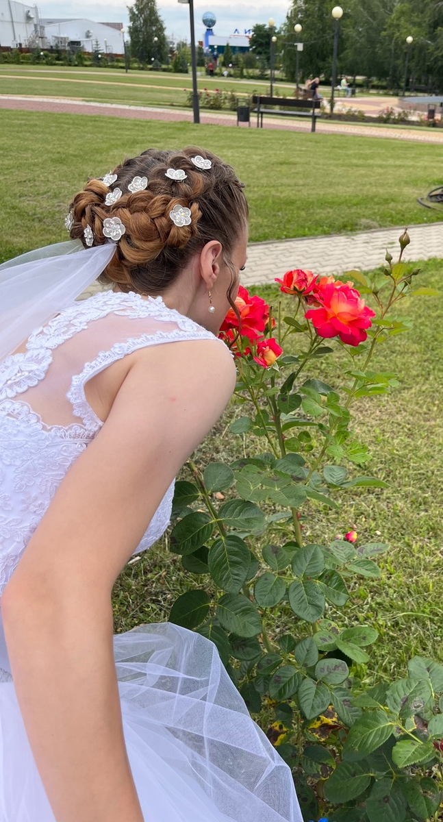 Фото из личного архива. К сожалению, фото прическу только с боку, как оказалось другого нет.