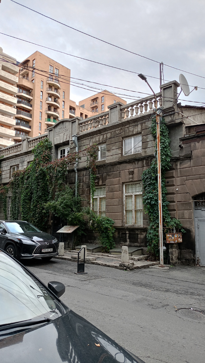 Это ещë не " Вилла Деленда"