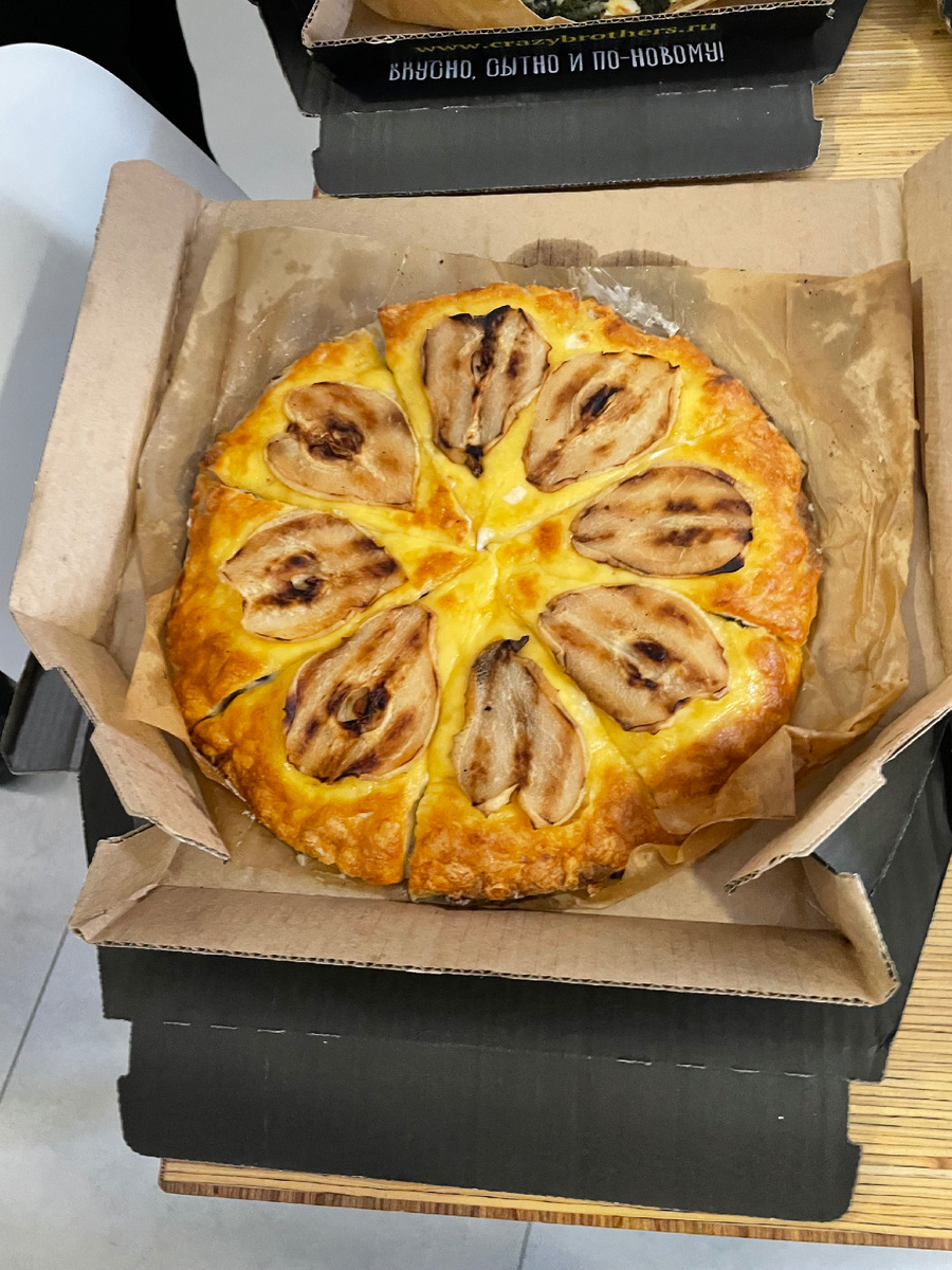 Пицца с горгонзолой и грушей 