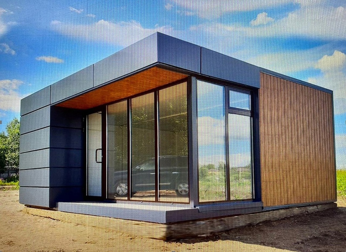    В Нефтеюганске появился новый автовокзальный павильон