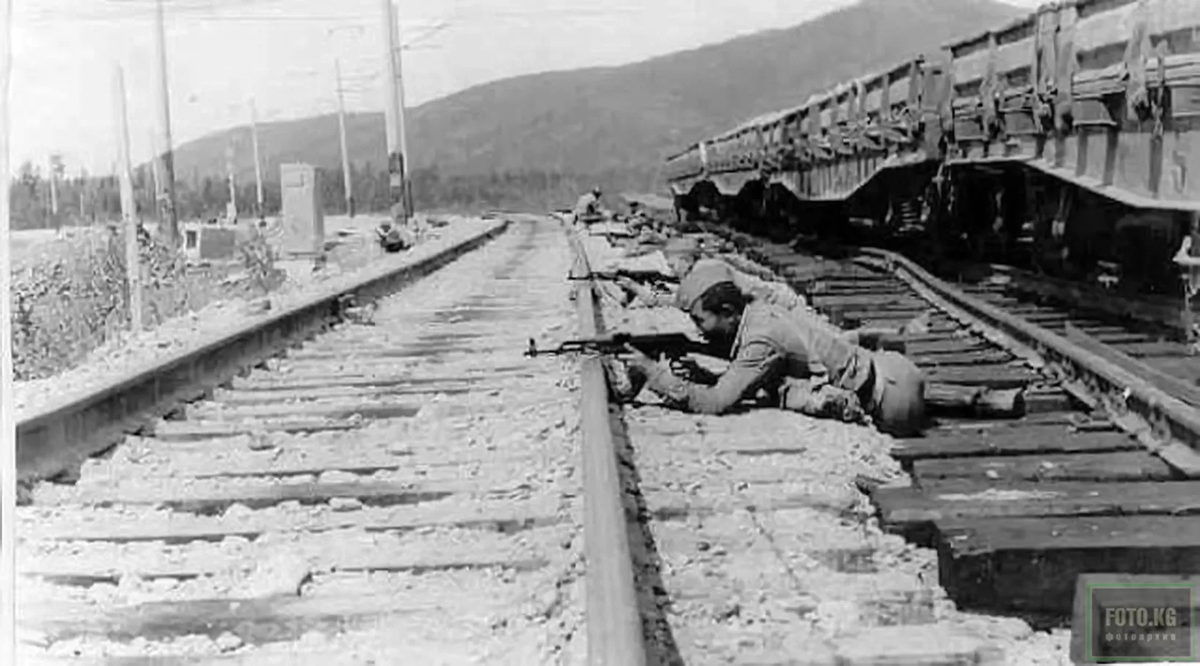 ЖДВ отражают нападение вероятного противника...