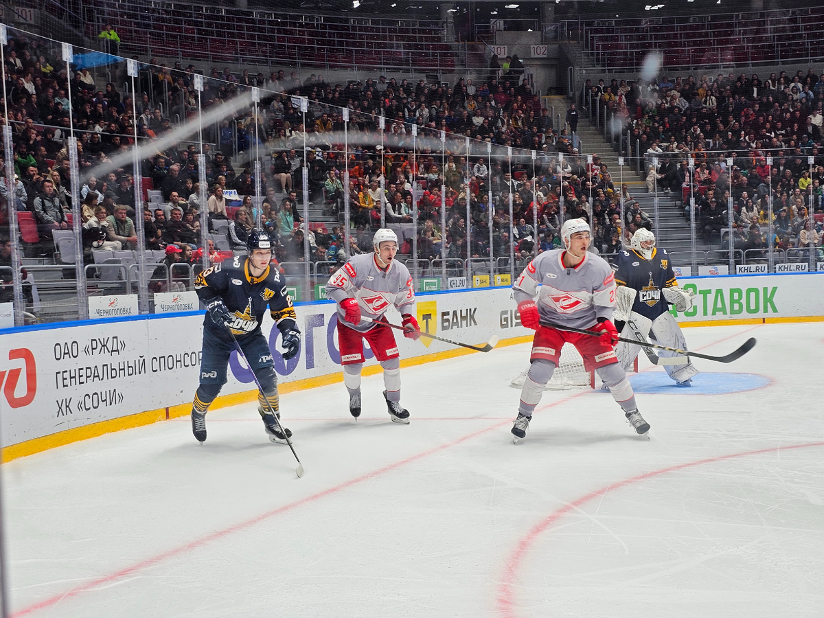 «Красно-Белая Волна» Фото: Доминика Ломтева / Текст: Анар Каханова.