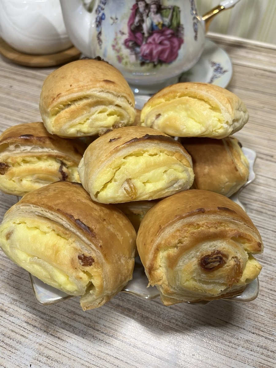 Рулетики из слоенного теста