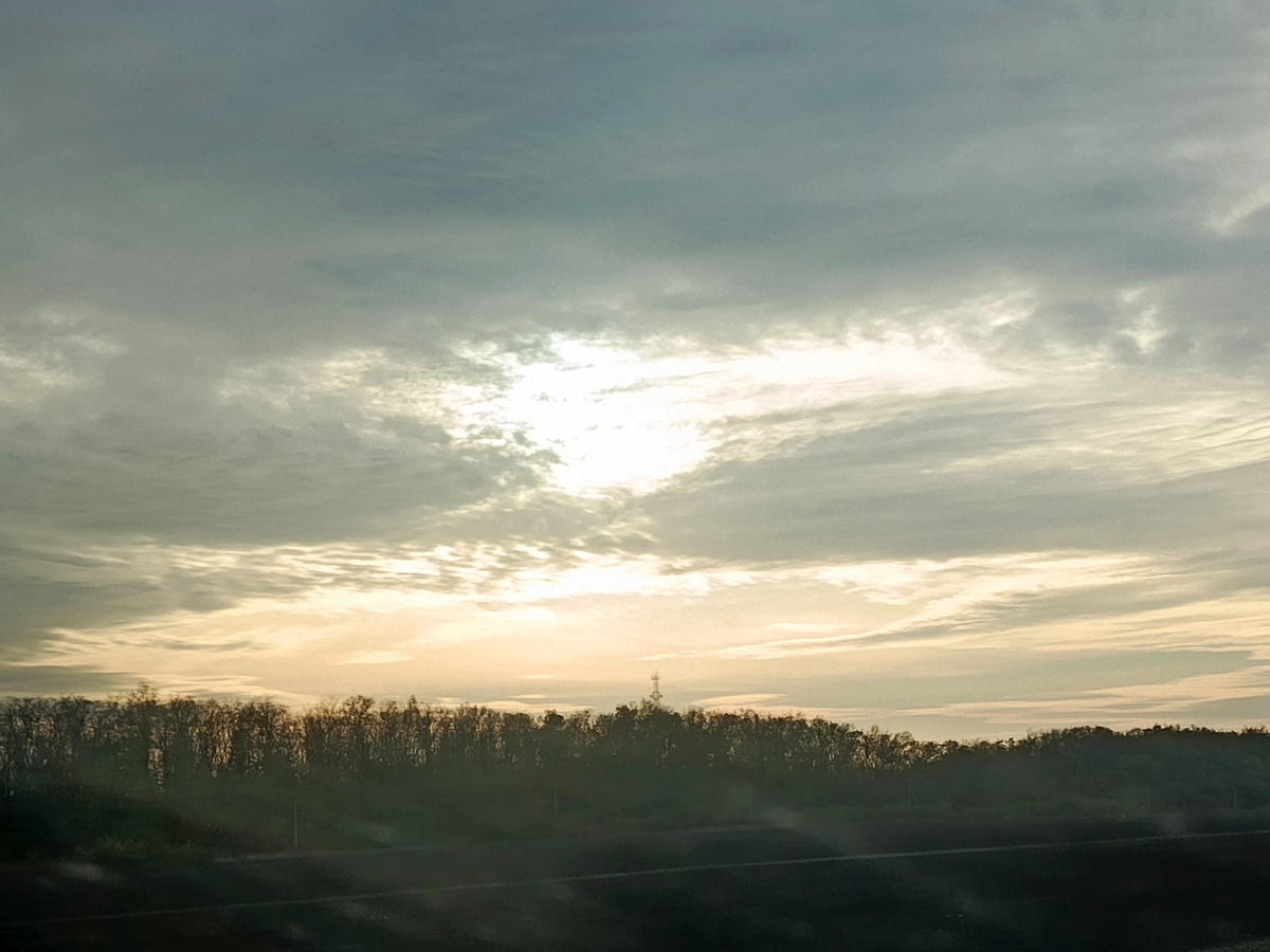 Закат - вид из окна машины