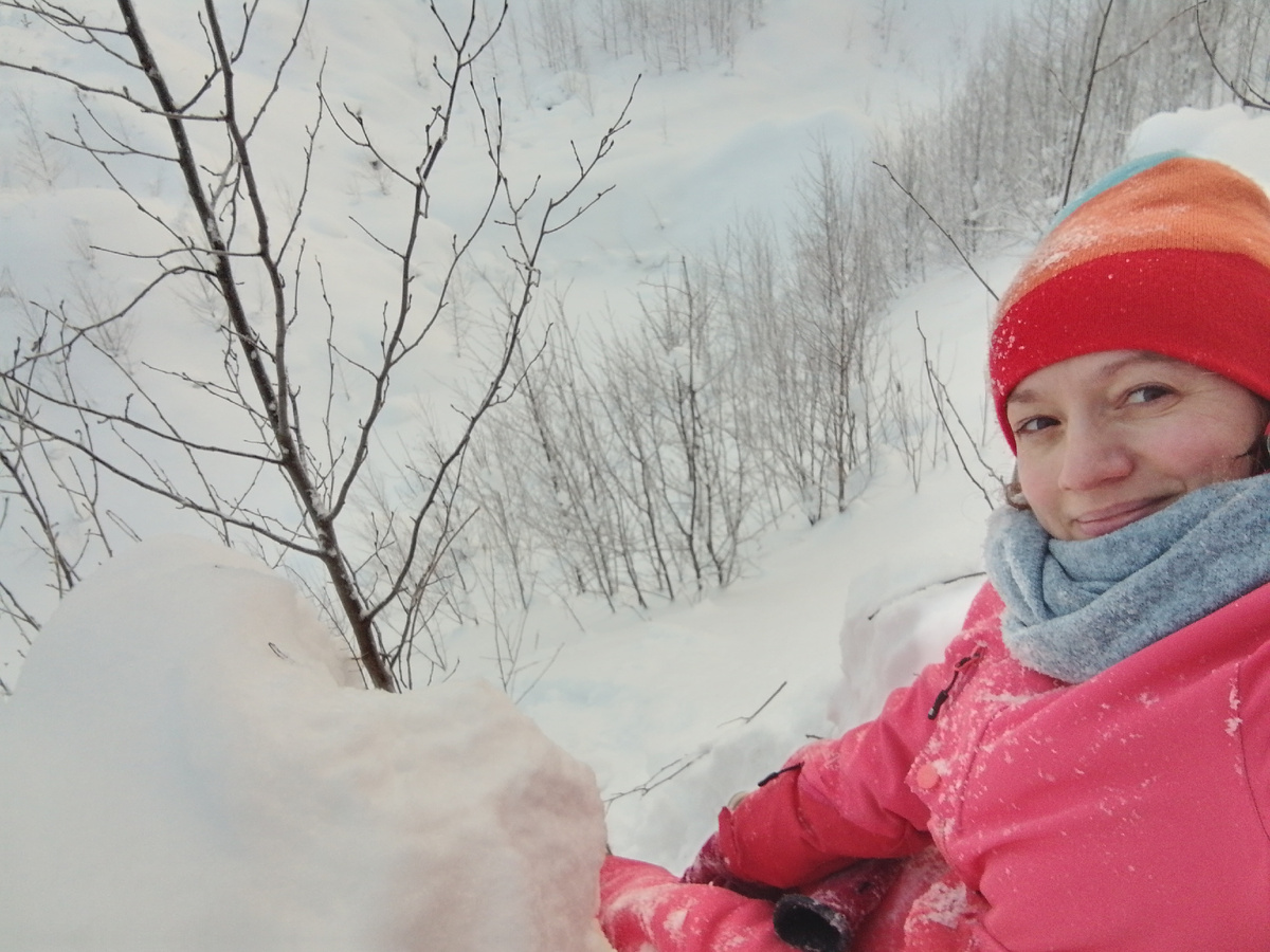 Так было раньше.. Любила лазать по горам, сугробам..