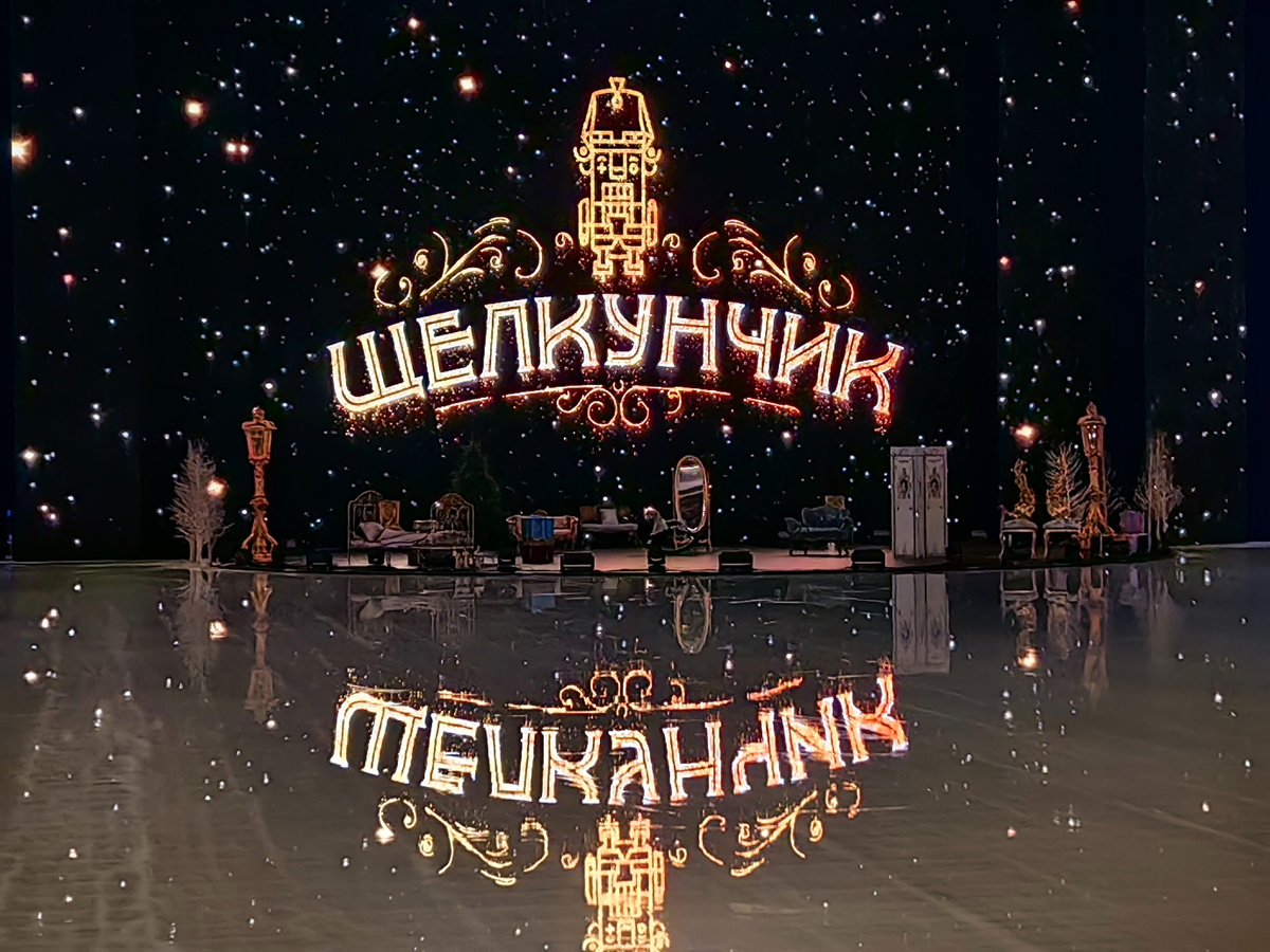 Как вам отражение в воде? Красота же! Нам в этом не плавать и не кататься, так что наслаждаемся