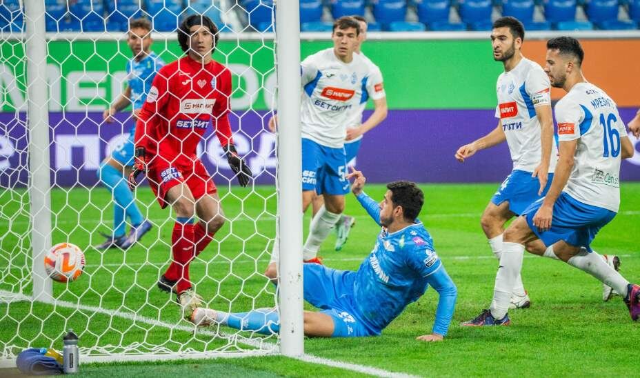    Зенитовский бразилец Нино отметился голом в ворота «Динамо» Махачкала. Фото: ФК «Зенит»