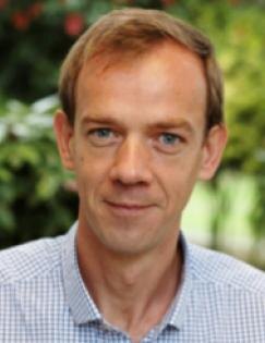 Люк Бехагель - профессор Парижской школы экономики.