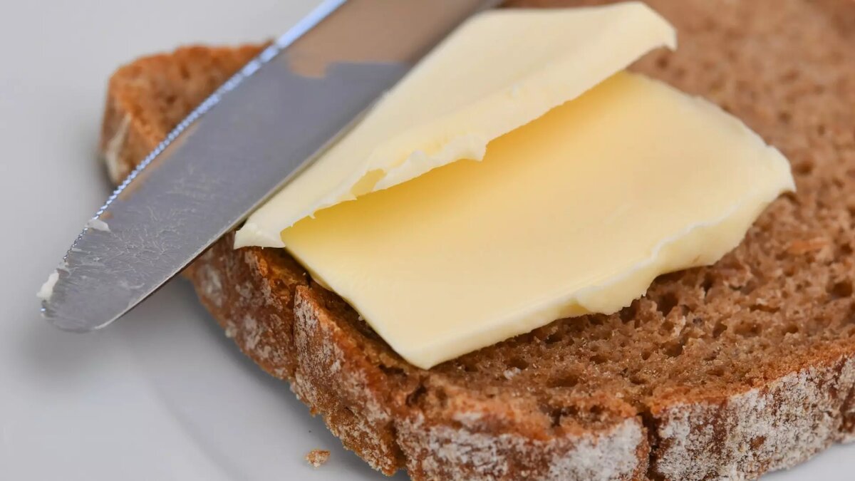 Для стабилизации цен на сливочное масло был активизирован импорт из ряда стран, говорят власти. Автор: Patrick Pleul Источник: DPA/TASS