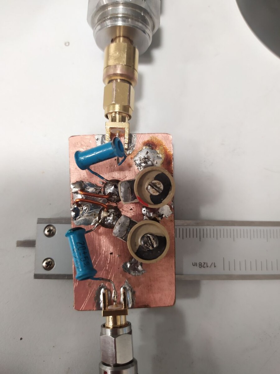 Дендрофекальный фильтр на 736 МГц. Конденсаторы выпаяны из линии задержки сгоревшего осциллографа С1-5