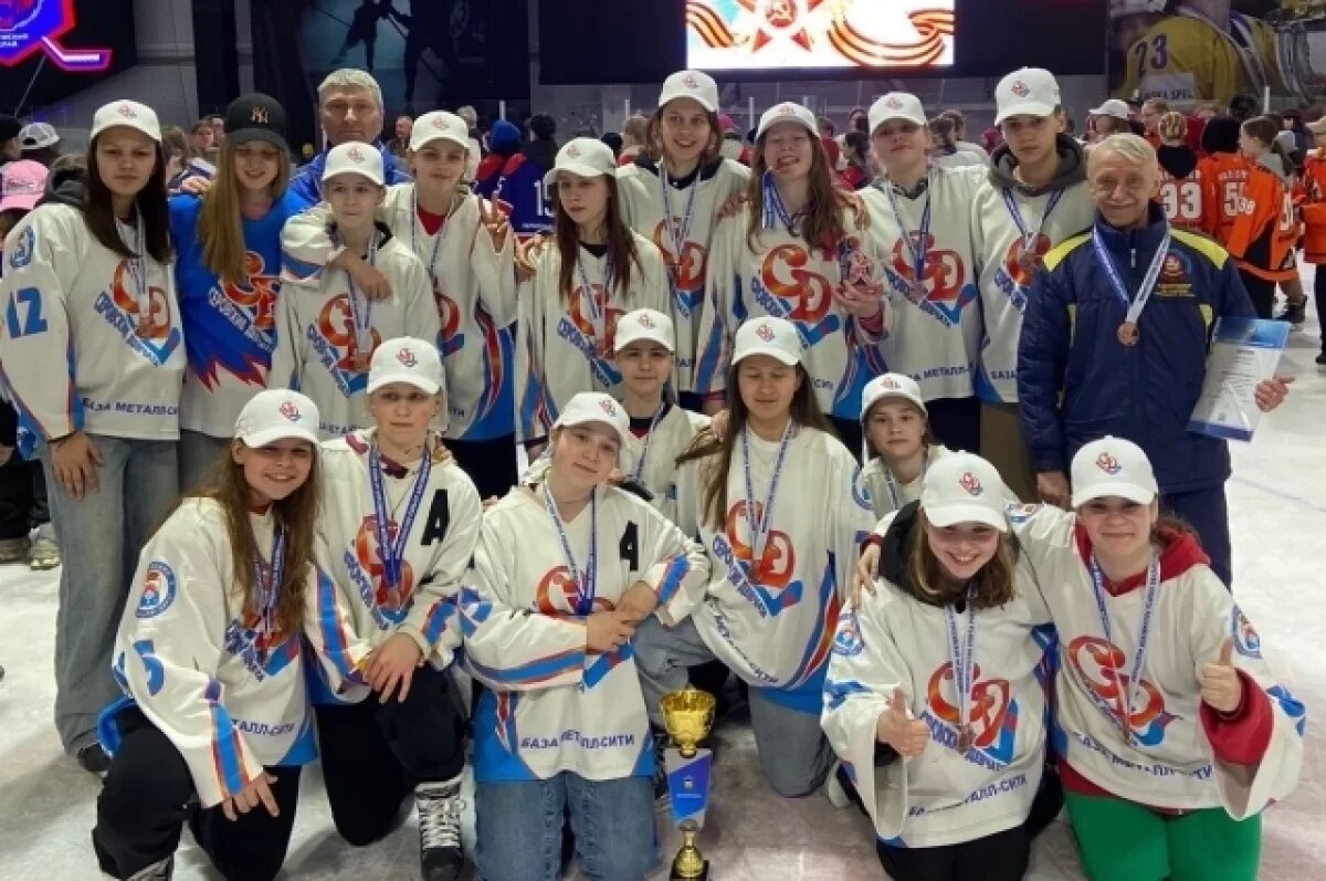    Хоккейная команда «Серовские девчата» когда-то начинала с дворовых тренировок, а сейчас представляет область на соревнованиях.