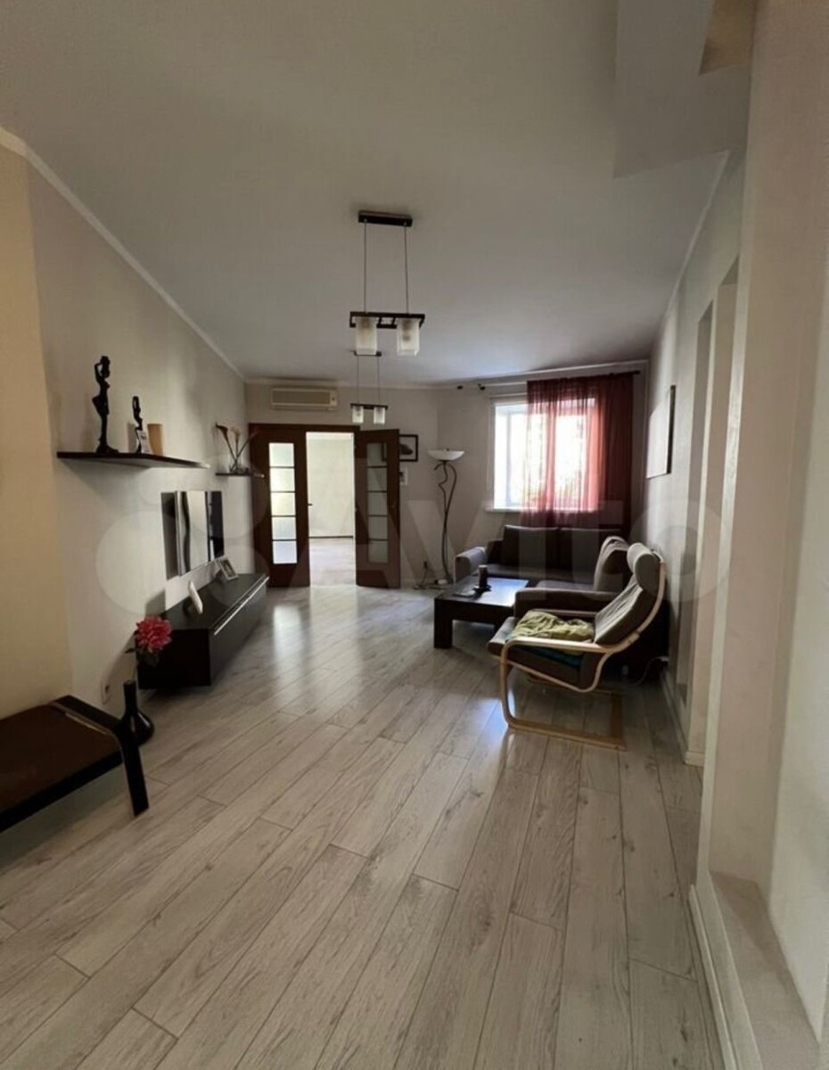    "Четырешка" со спортзалом в Барнауле. Источник: Avito