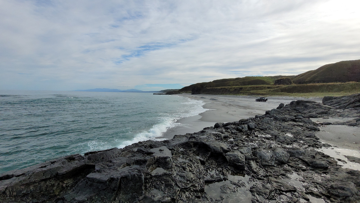 Чёрные скалы.