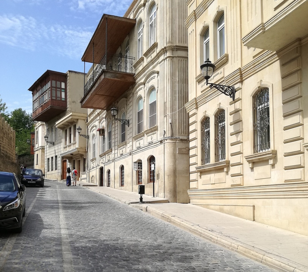 Улица Кичик Гала, Баку