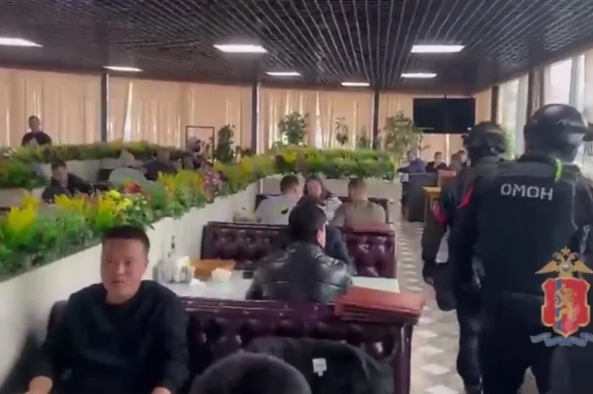    Рейд провели в кафе и на торговой базе.