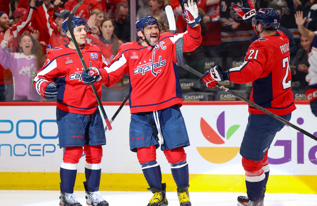 Александр Овечкин продолжает забивать за "Вашингтон". Фото: НХЛ