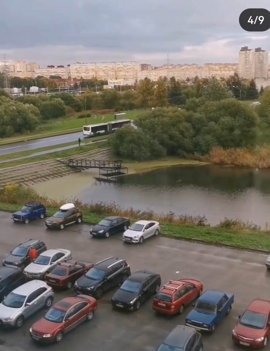 Вид из окна квартиры. Было непривычно видеть вдали многоэтажные здания, ведь в родном городе вся застройка была малоэтажной.