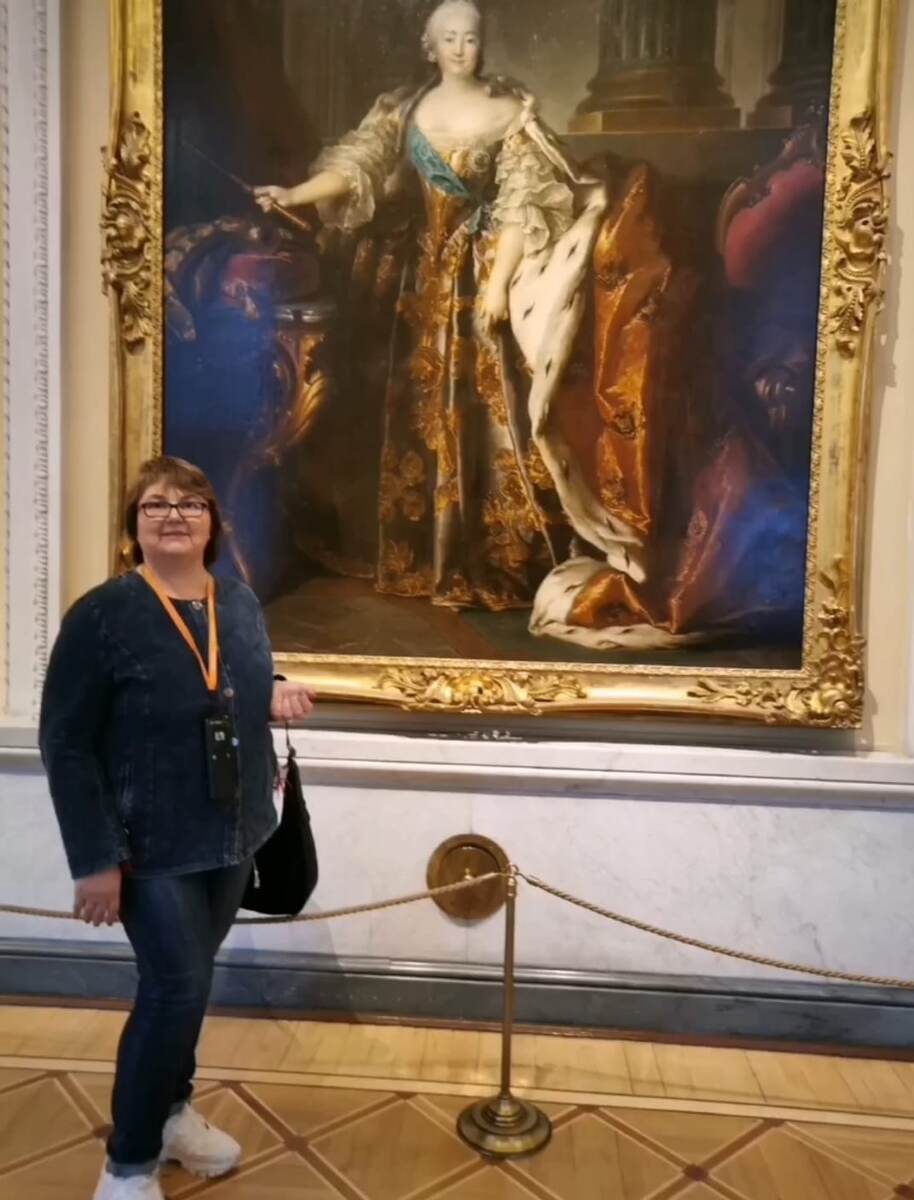 Как учитель изобразительного искусства, я получала большое удовольствие от посещения таких крупных музейных комплексов, как Эрмитаж и Русский музей.