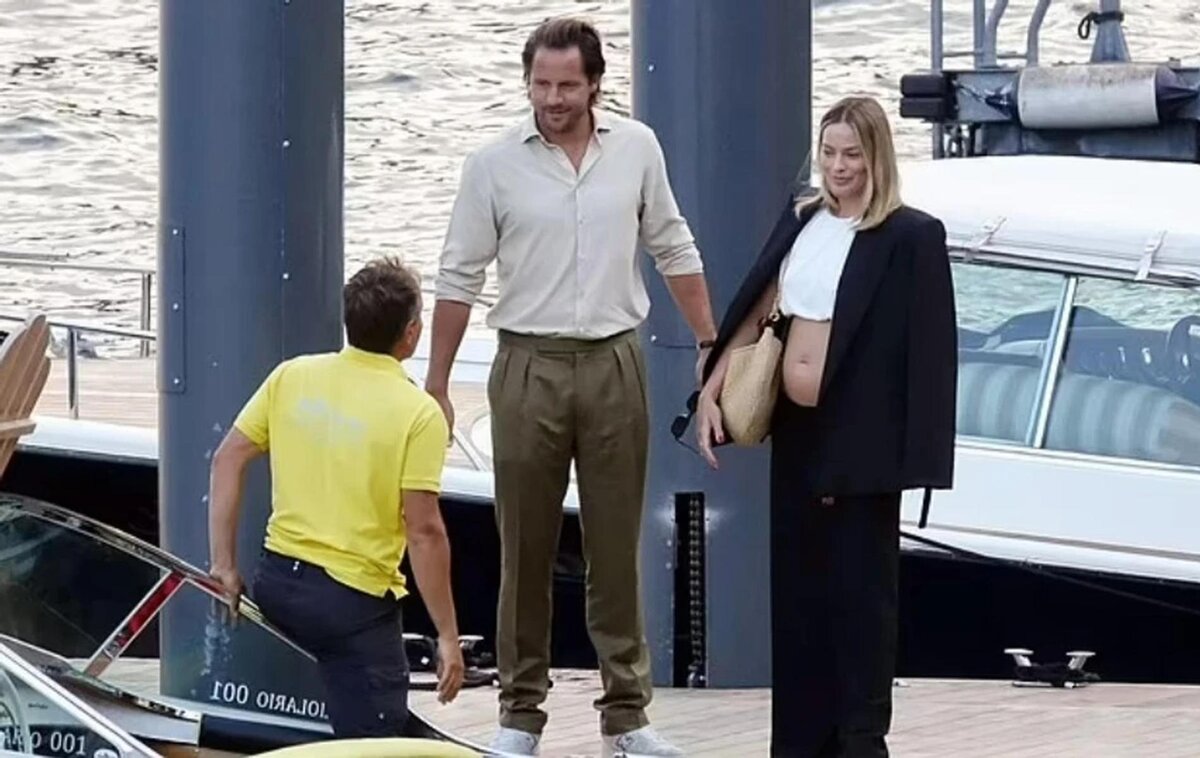    Первый снимок беременной Марго Робби Тома Акерли. Фото: Cobra Team / BACKGRID