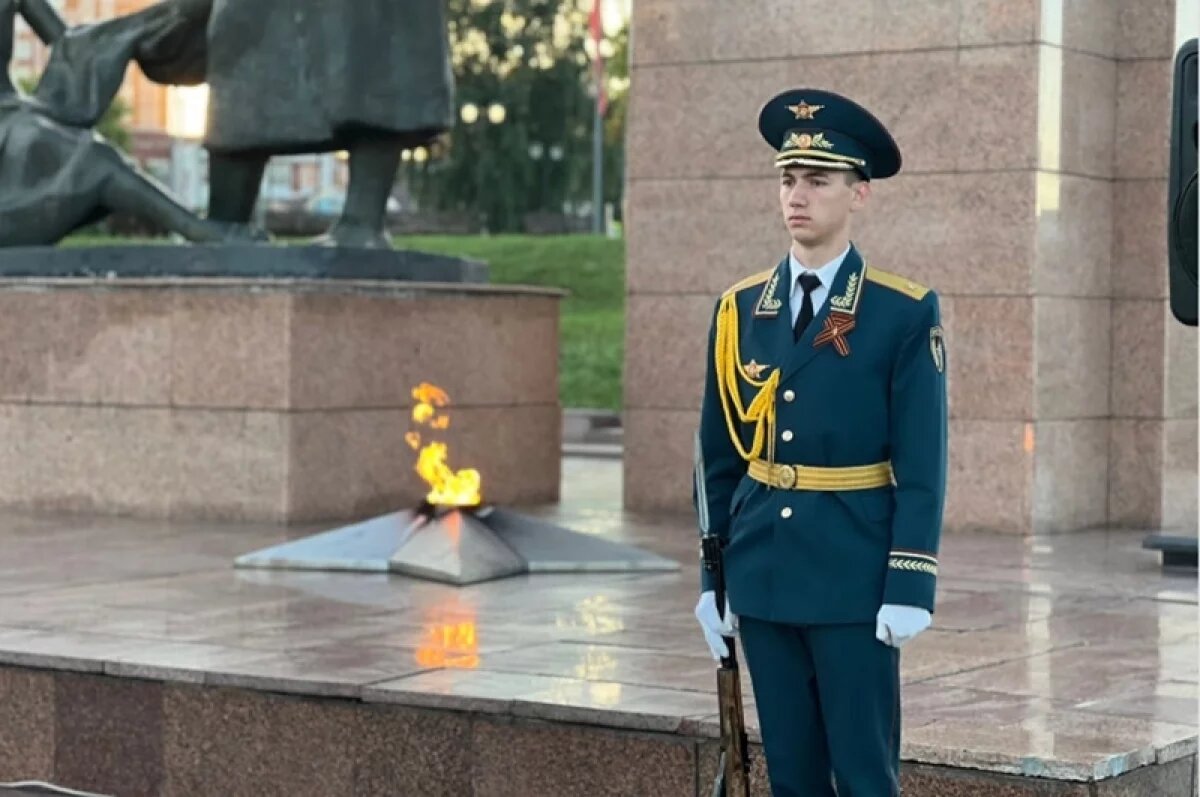    Хотела чуть капнуть водой.