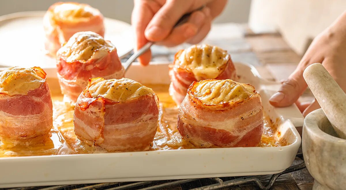   Картошка в беконе с сыром в духовке (gastronom.ru)