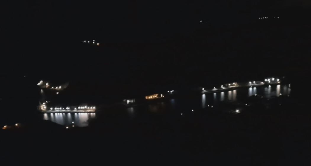 вид ночной бухты