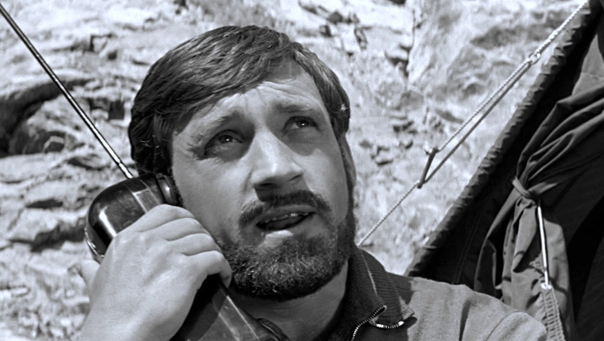 Кадр из фильма «Вертикаль» (1967). Скриншот.