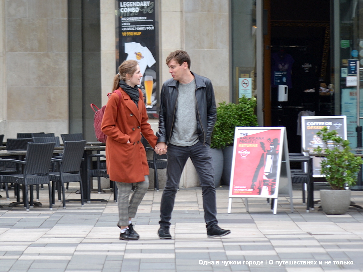 Отправиться на отдых заграницу в одиночестве можно не опасаясь. Кто-то из соотечественников обязательно придёт на помощь, если ты вдруг потеряешься. 