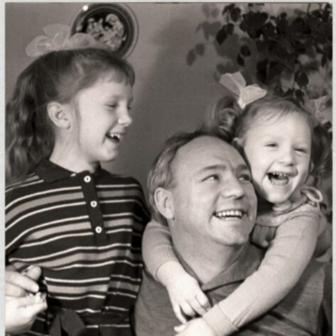 Николай Рыбников с дочерьми