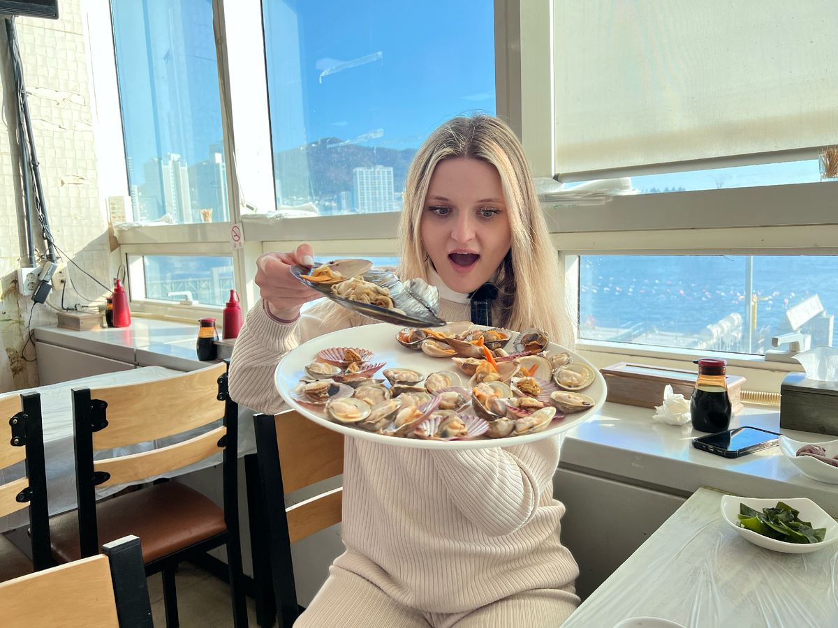 Я в одном из заведений где готовят морепродукты 