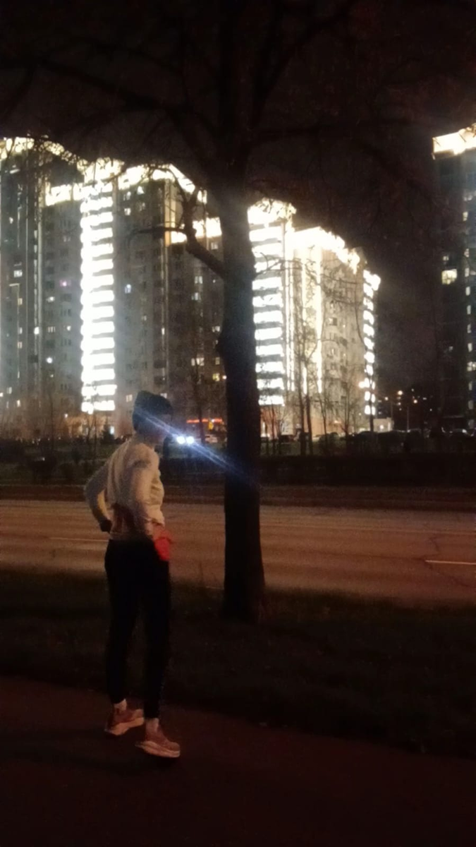 Ночные забеги теперь обыденность нежели странность. И, бог мой, какой же после них сон и восхитительное состояние добродушного пофигизма... Посылаю весь мир к черту... но любя... любя... :))) 