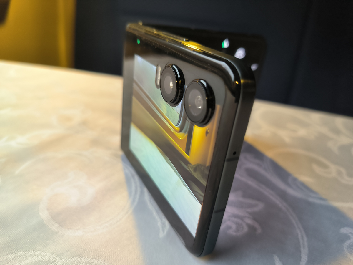 Дизайн ZERO FLIP не только премиальный, но и стильный по деловому.