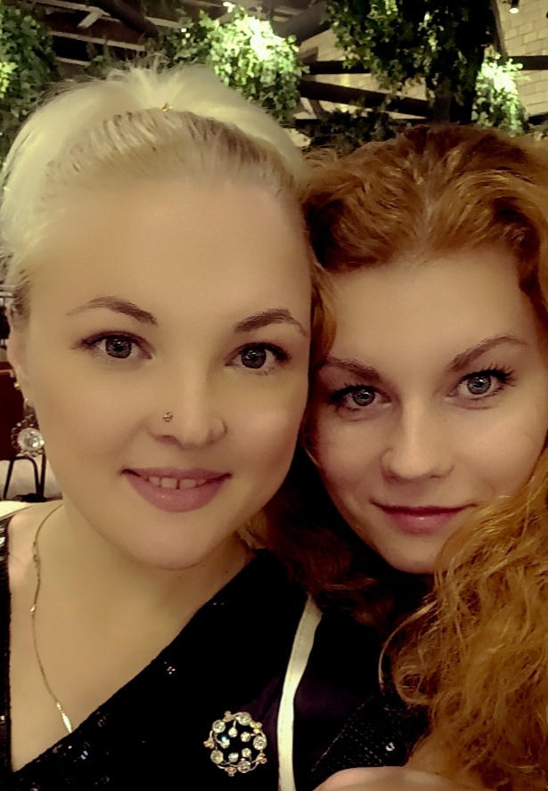 Я с подругой Сашулей 