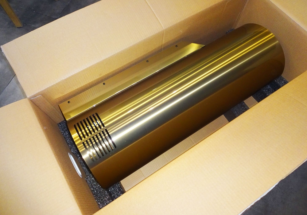 Круглая и с ног до головы золотая