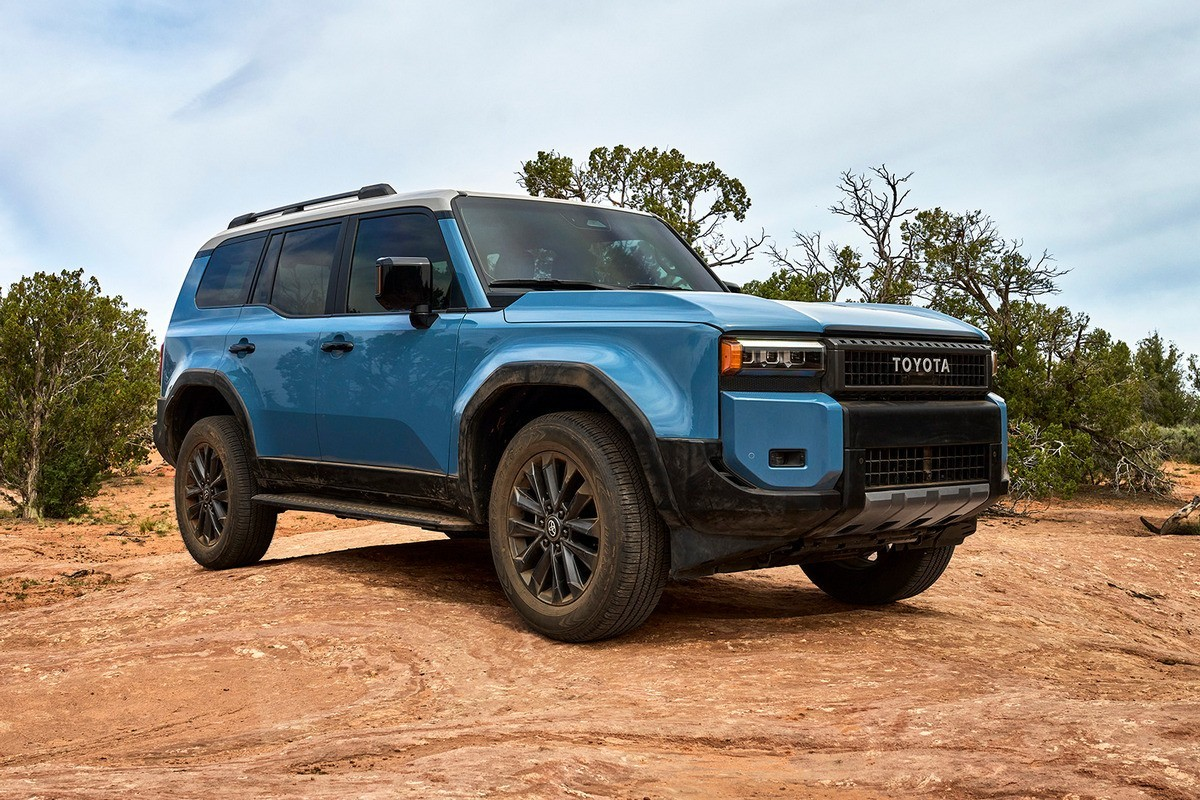 Базовый вариант Toyota Land Cruiser Prado нового поколения 