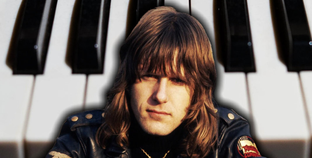 Он переиначивал Мусоргского и колотил кинжалом по органу. Повелитель клавиш Кит Эмерсон