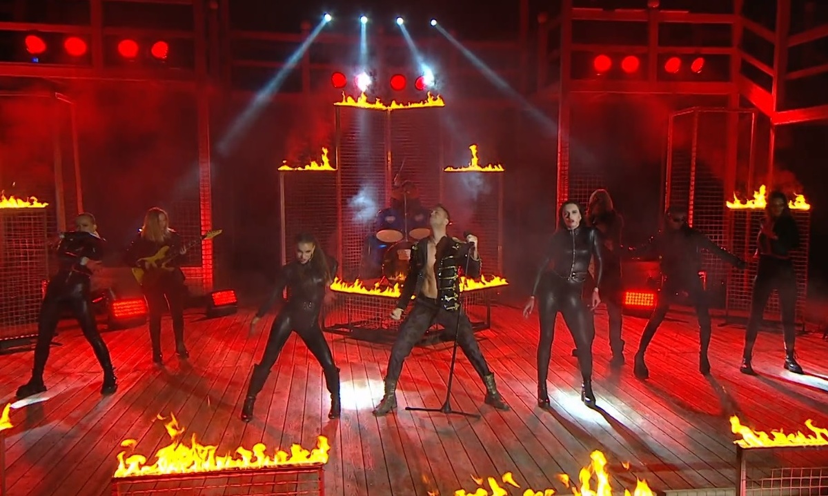 выступление Алексея Безуса (фото из эфира на «Okko»)